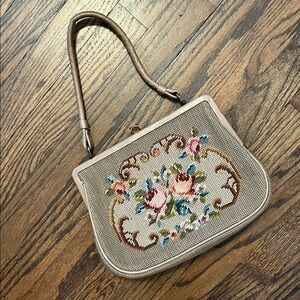Vintage 1950s/1960s Needlepoint Clasp Top Handbag